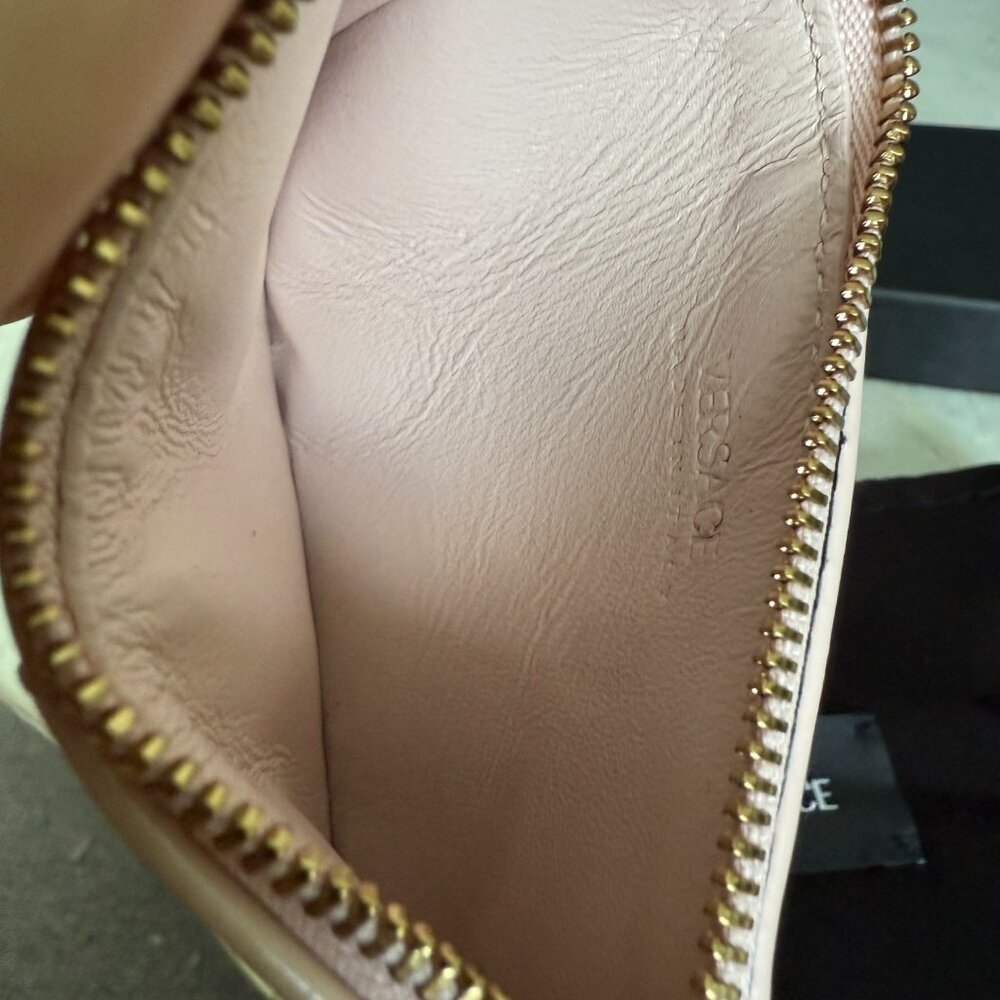 Versace Quilted Pale Pink Leather Card‎ Holder Wallet, Gold-tone logo metal - Picture 6 of 9